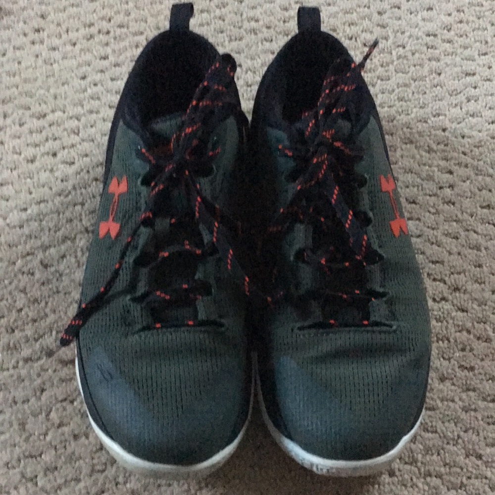Boys under Armour sneakers